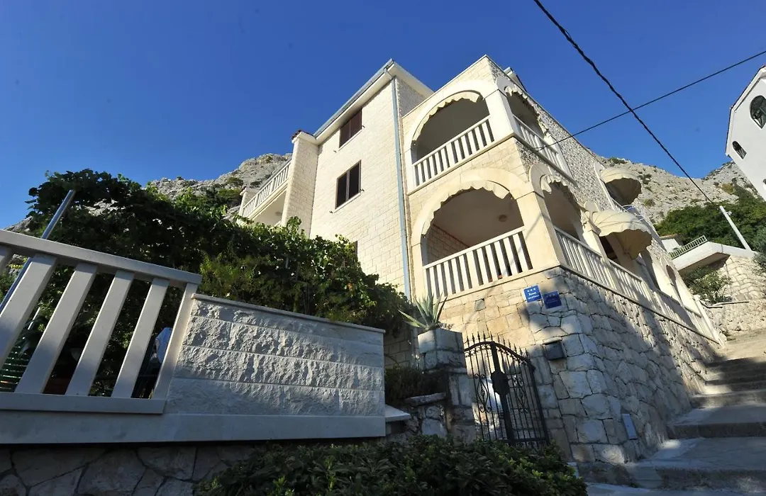 Apartments Villa White House-1
