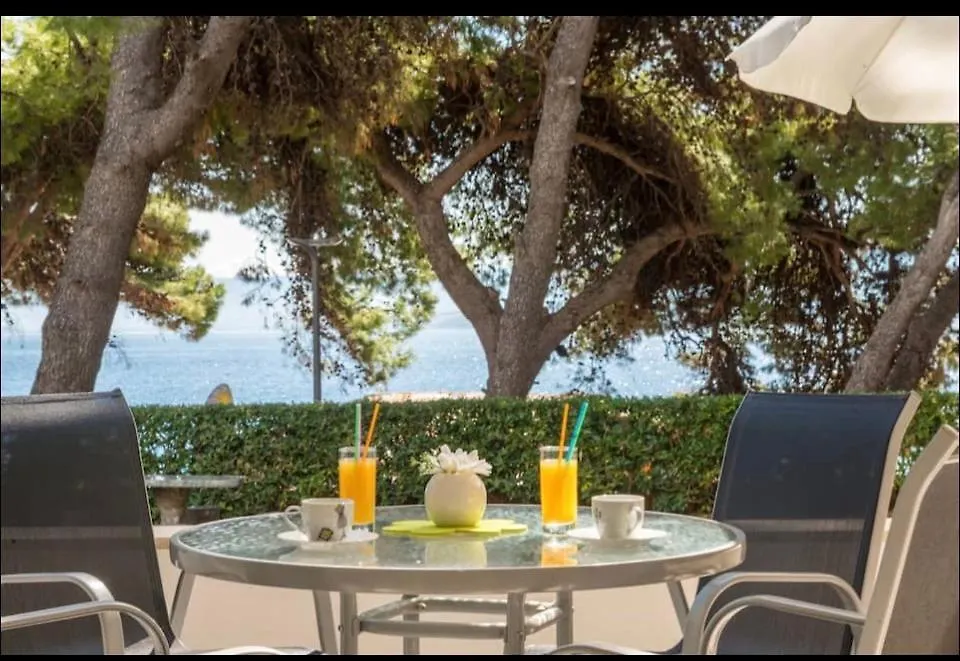 Apartment Promenade Zlatni Rat-1