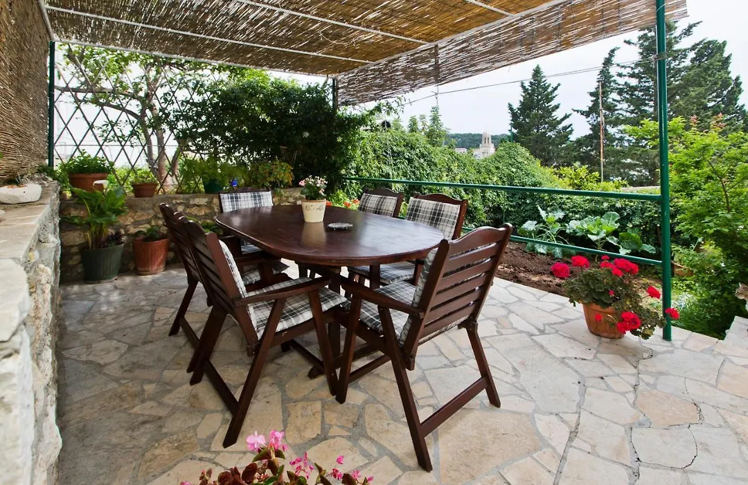Guesthouse Aurora-1