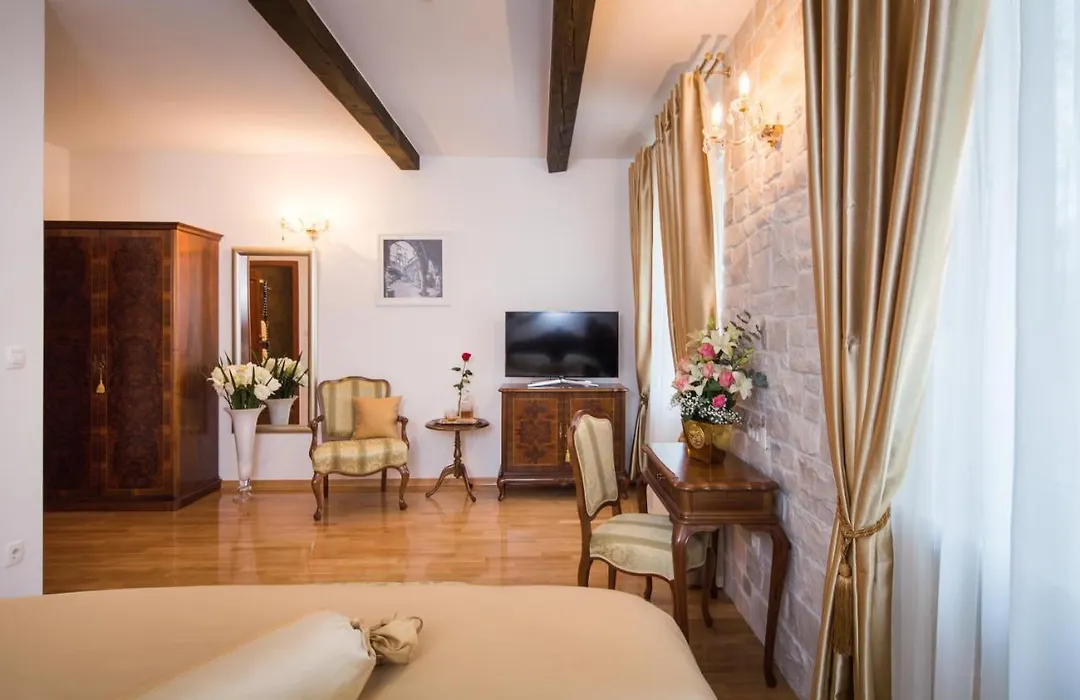Priska Heritage Rooms-1