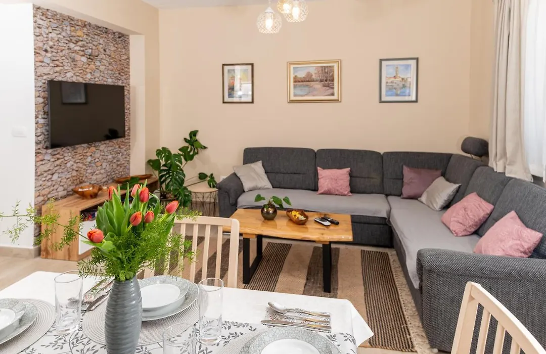 Calypso - Newly Equiped, With Separate Entrance And Parking-1