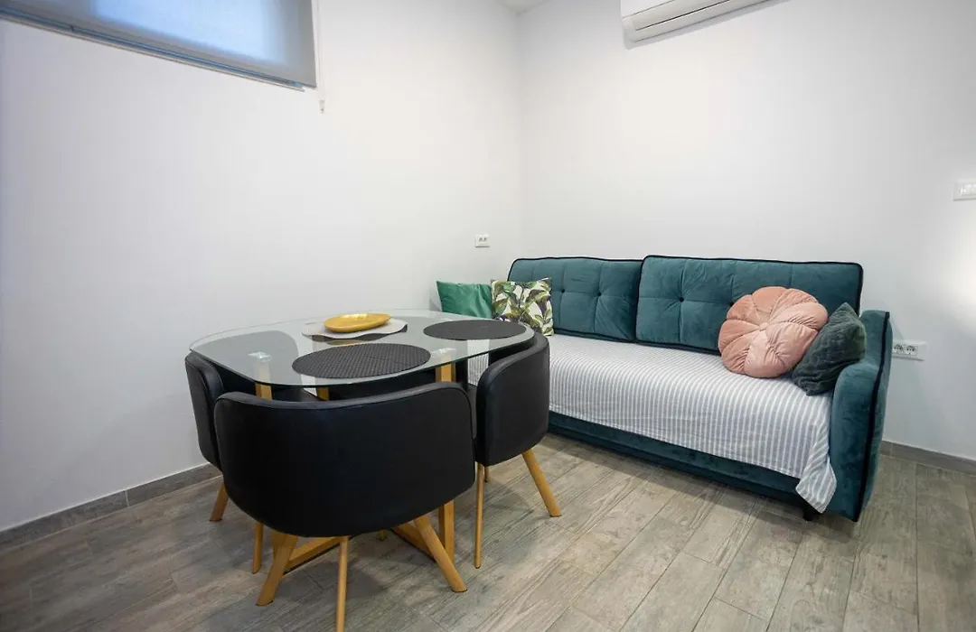 Karlo'S Apartments-1