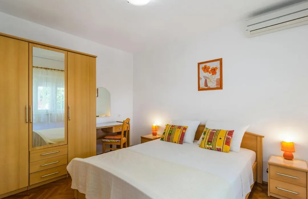 One-Bedroom Apartment Hvar 04-1