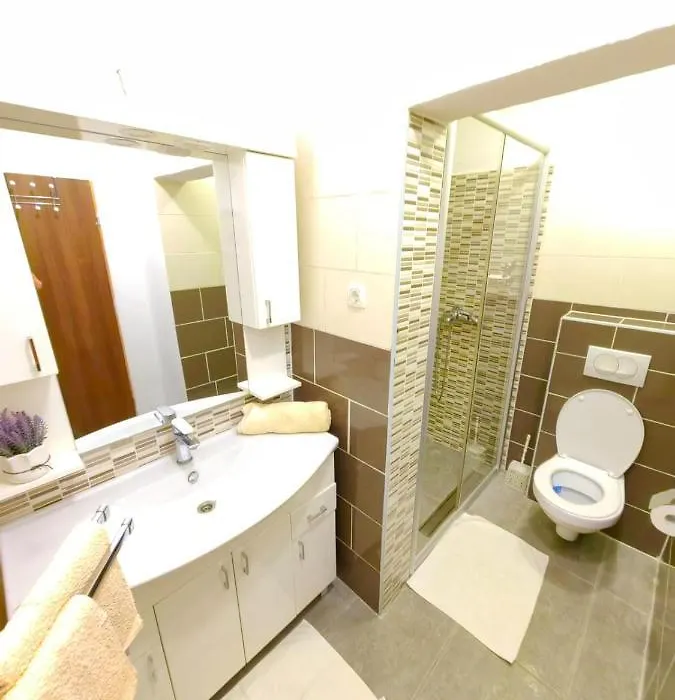 Centraly Located Room 1-1
