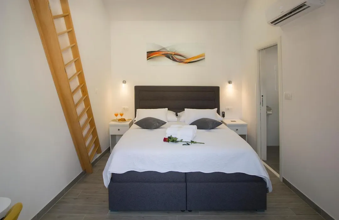 Central Old Town Rooms 1-1