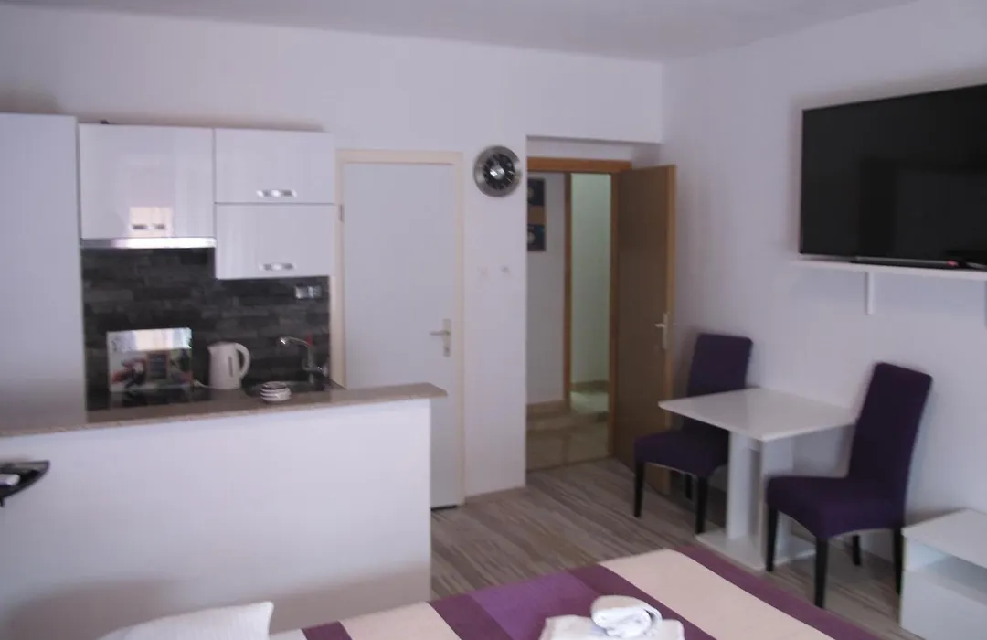 Rooms And Apartment Stambuk II-1