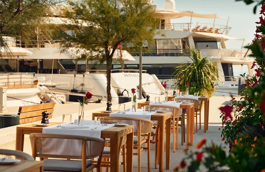 Hotel Ambasador-1