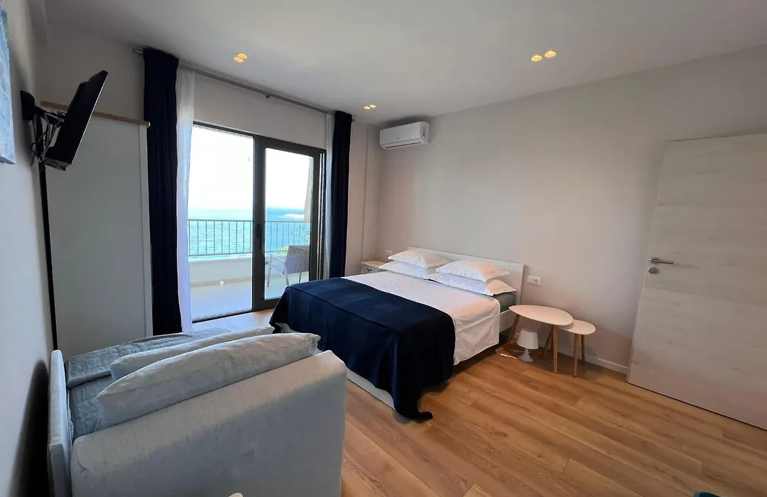 Beachfront Comfort Apartments Sinajko-1