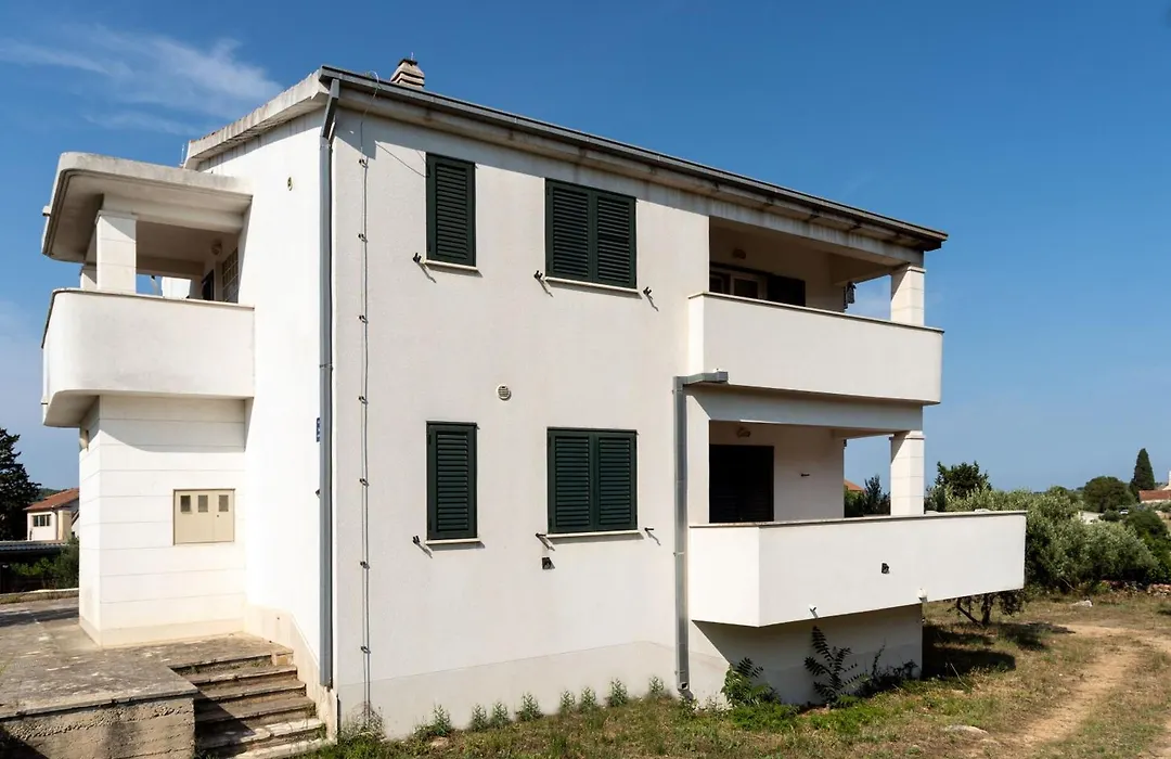 Apartment Mandalina House-1