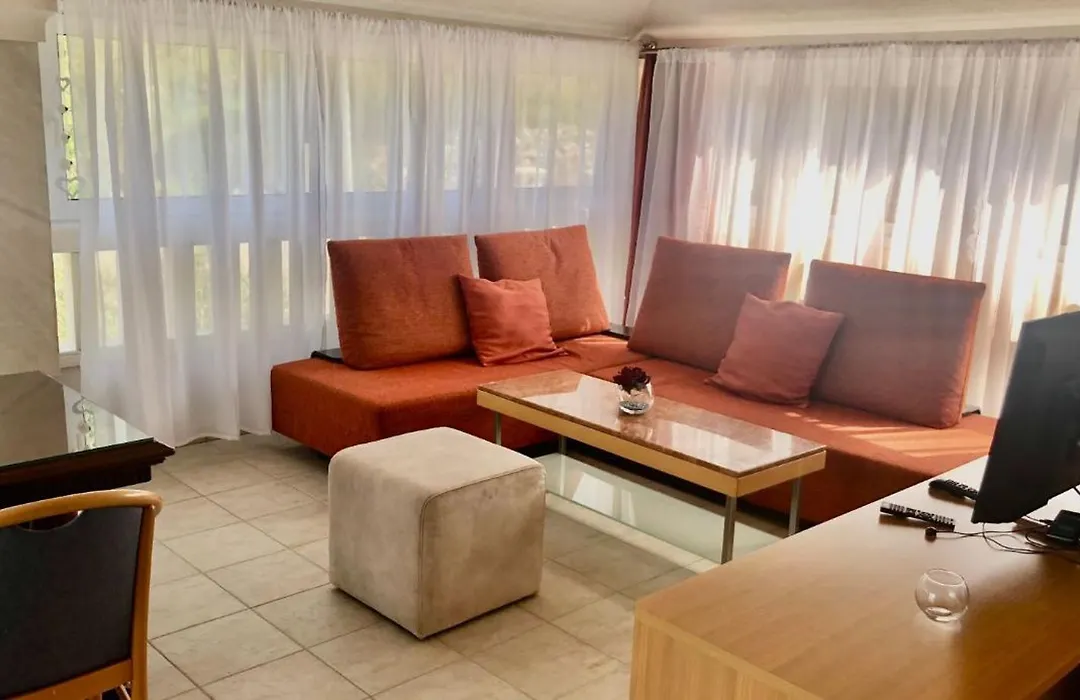 Villa Luce Mit Pool-1