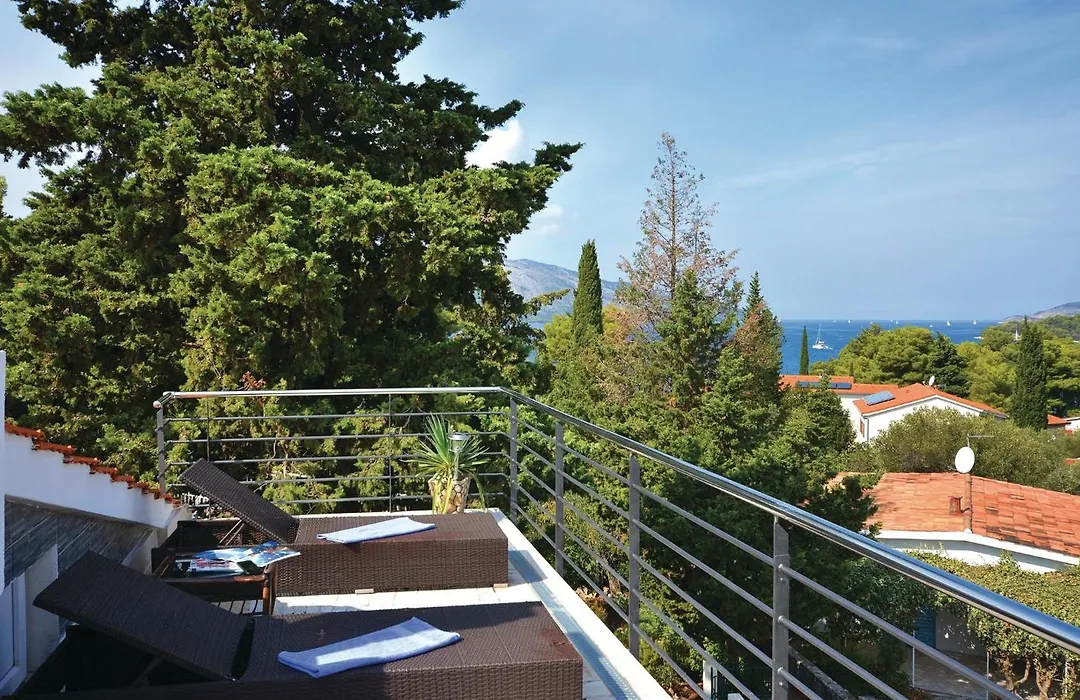 One-Bedroom Apartment In Stari Grad-1
