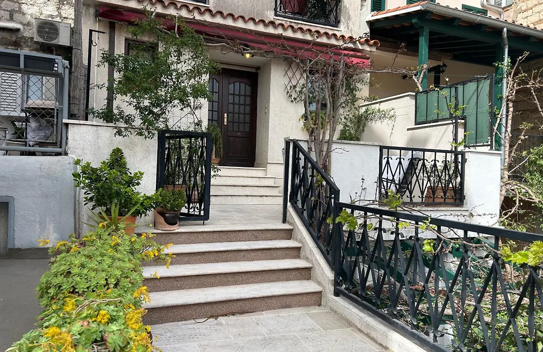 Guesthouse Fjaka-1