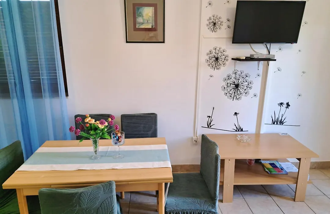 Apartments 1000 Flowers-1