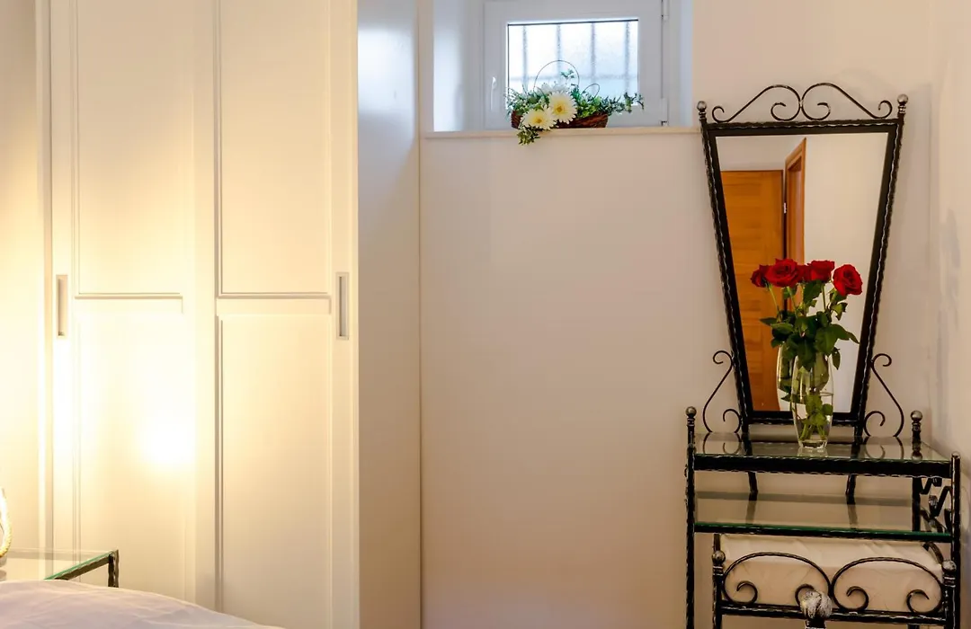 Apartments And Rooms With Wifi Split - 16550-1