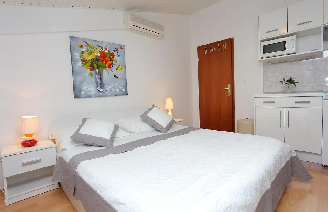 Apartments And Rooms With Parking Space Tucepi, Makarska - 16914-1
