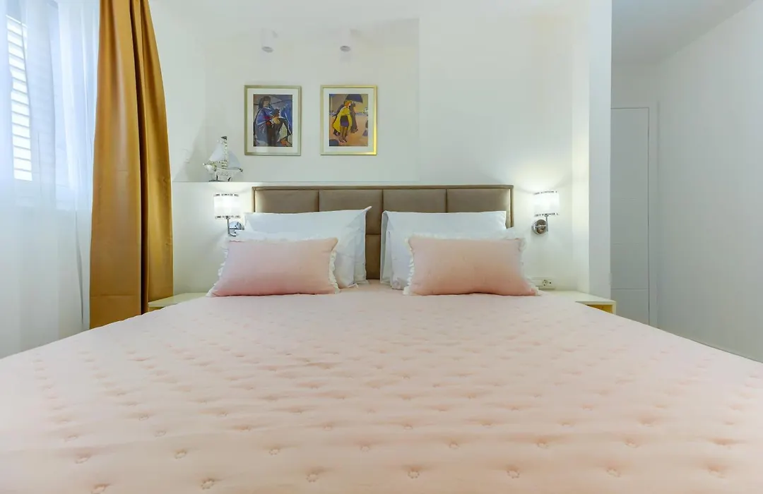 Luxury Bed & Breakfast Rooms Irini, In The Heart Of Split-1