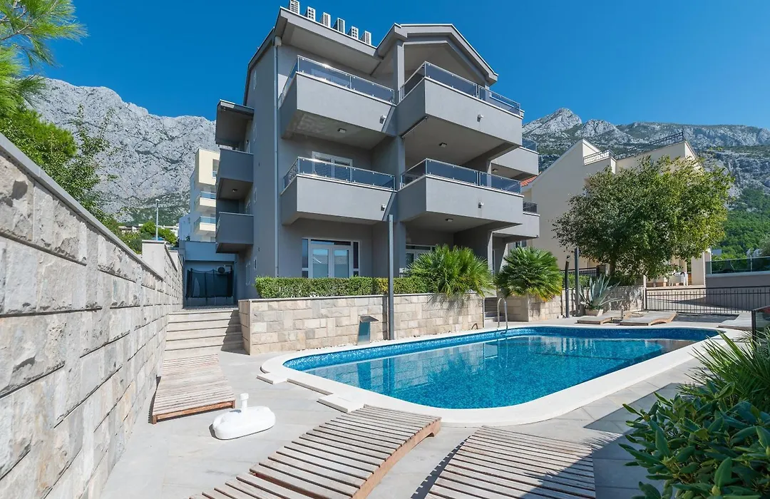 Villa Em-1