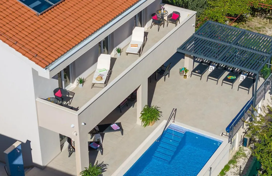 Villa Leonore In Omis With 4 En-Suite Bedrooms, Heated Pool, Fitness, Ps5, Completely Fenced Yard, Sandy Beach Just 3Min Walk-1