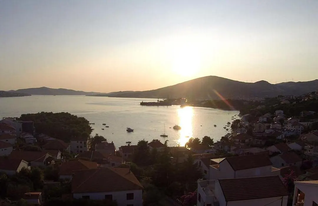 Apartment For Two Persons With Sea View In Trogir Near The Beach-1
