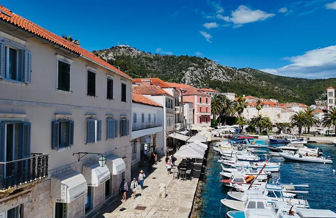 Hvar Riva Rooms-1
