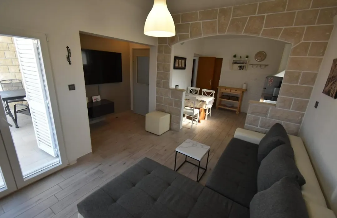 Lantana Apartment-1