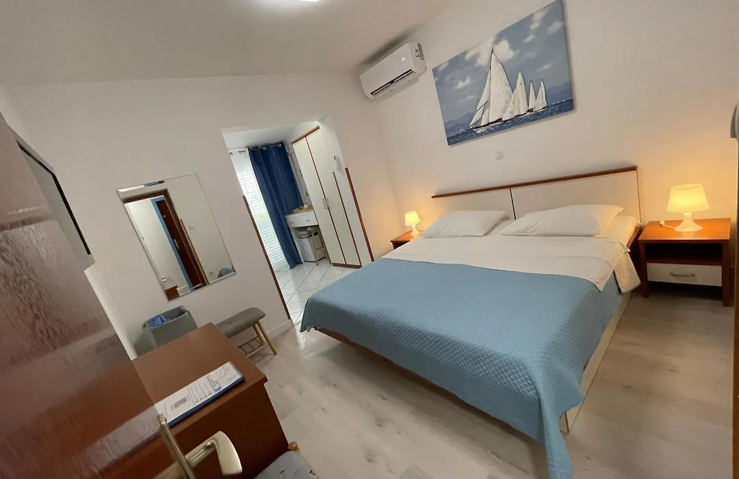 Apartmens And Rooms Madunic V-1