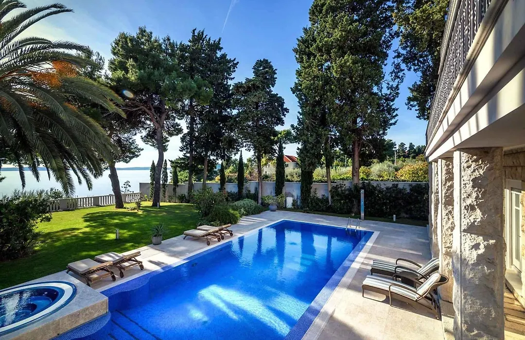 Exclusive Seafront Villa 5 Bedrooms Villa Mestro Outdoor Pool-1