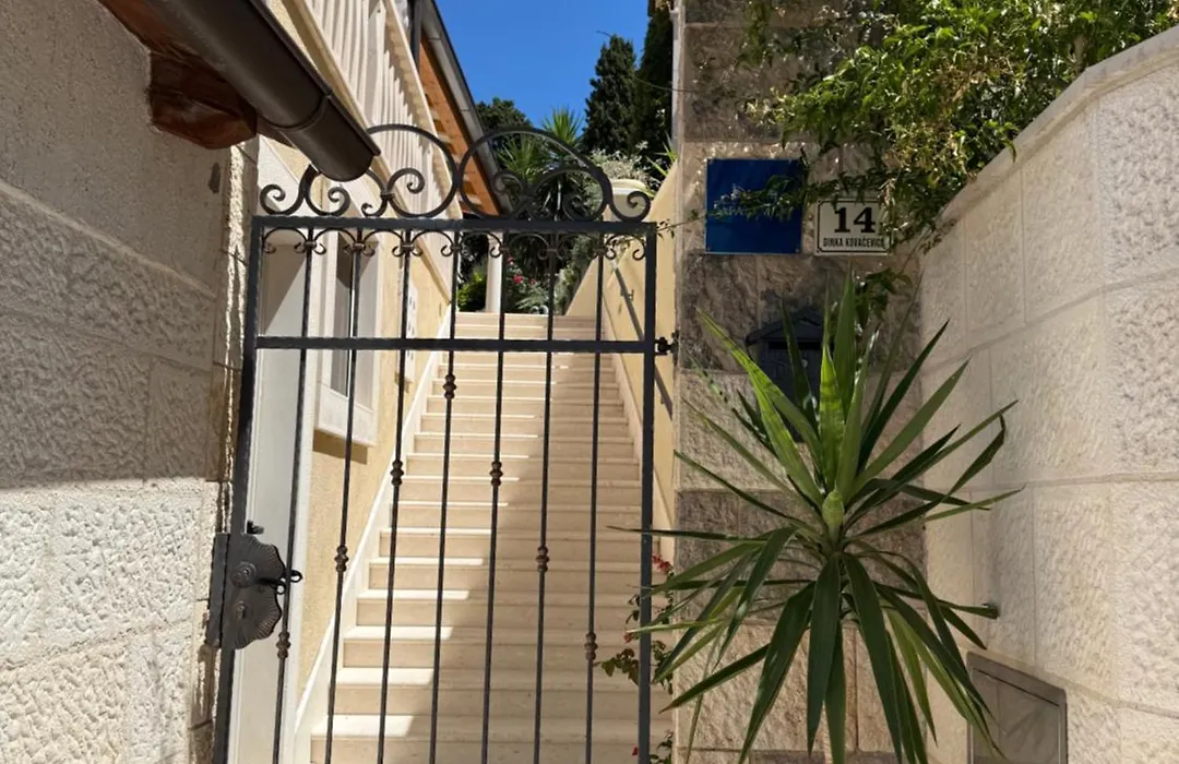 Apartments Villa Dinka-1