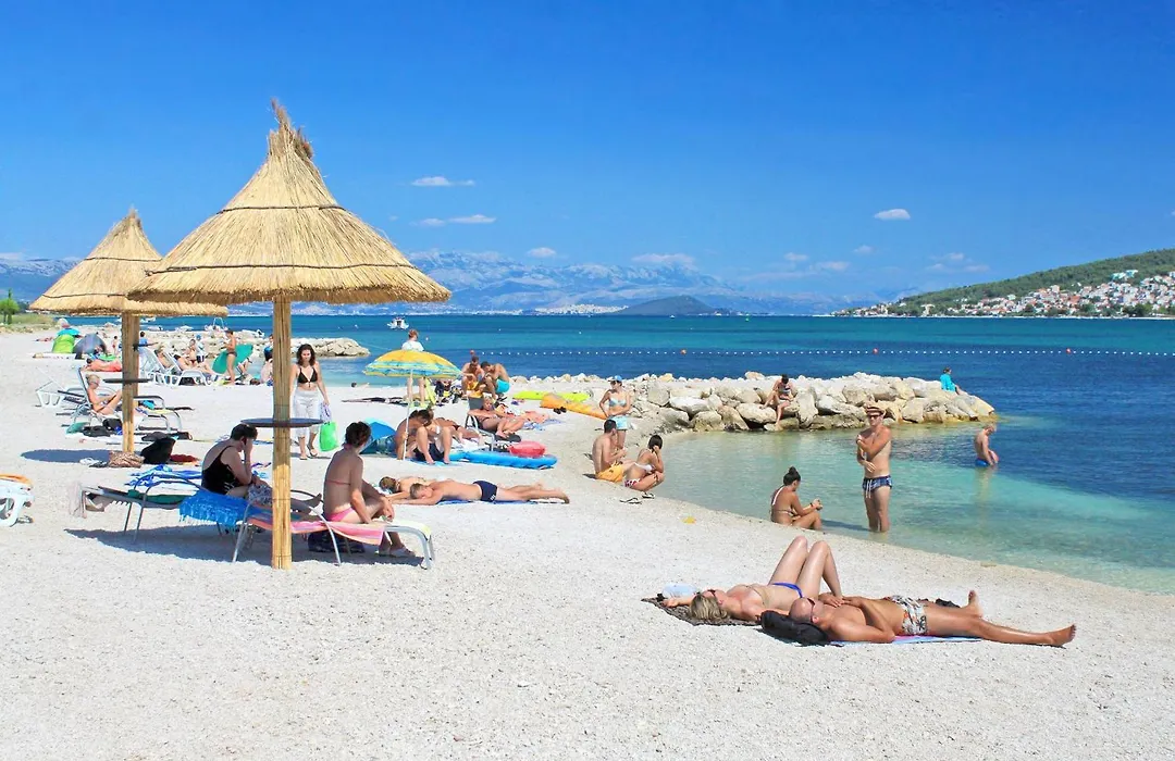 Apartments And Rooms With Parking Space Trogir - 13102-1