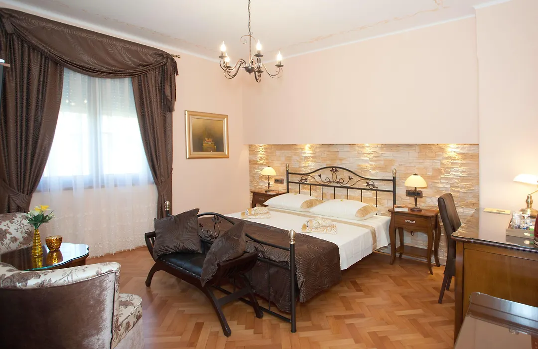 Unique Luxury Rooms-1