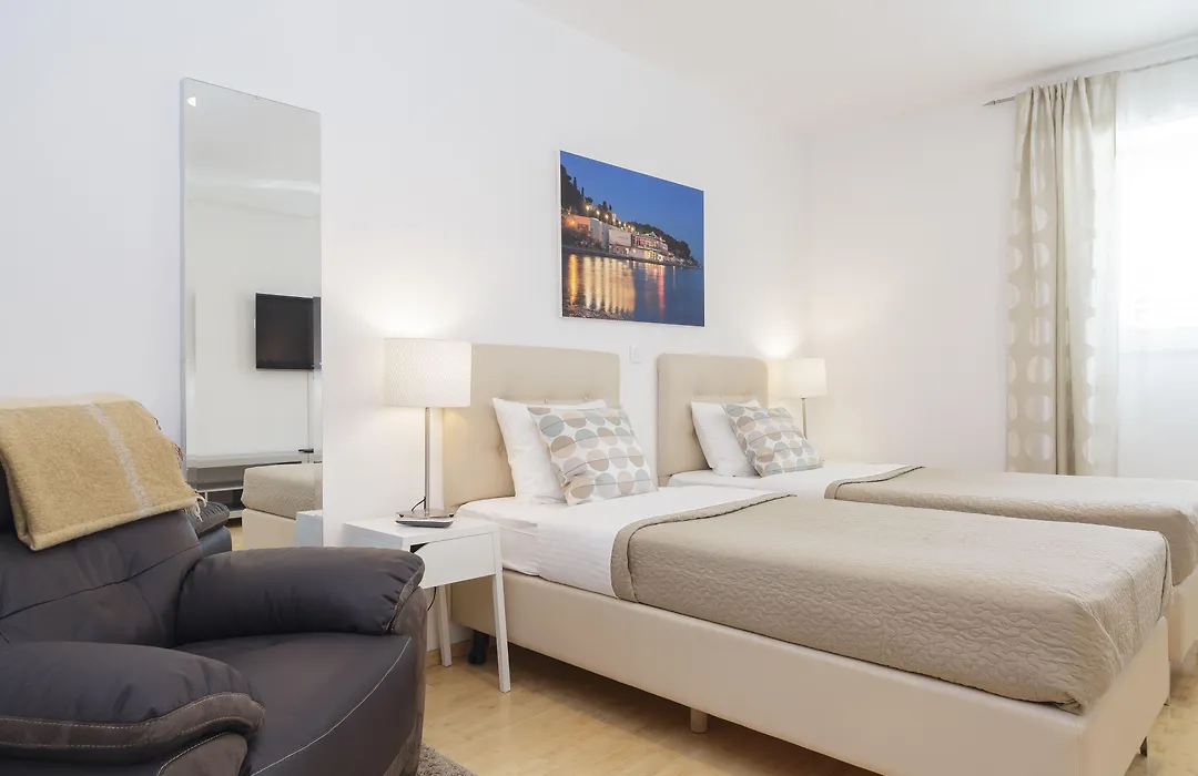 Holiday Home Aspalathos Split - With Free Parking, Near The Beach, A Few Minutes' Walking Distance To The Unesco Palace-1