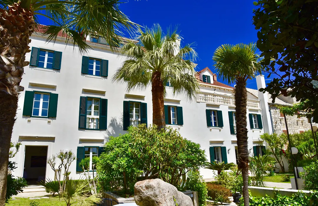 Villa Giardino Heritage Boutique Hotel Bol-1