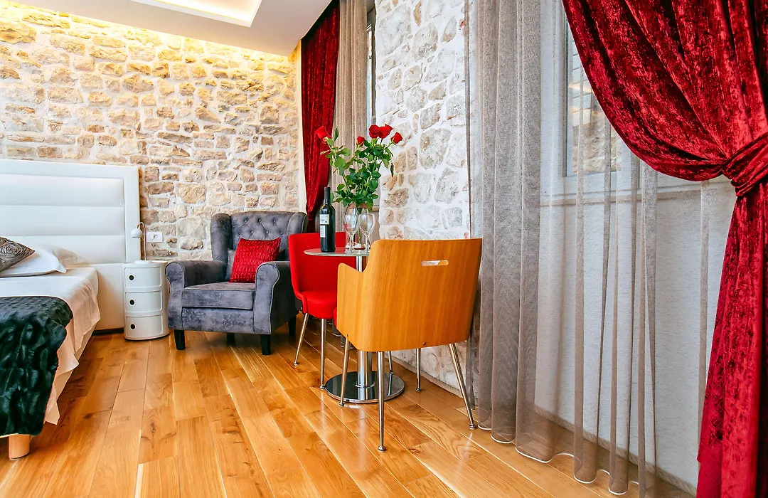 Get Split Luxury Apartment-1