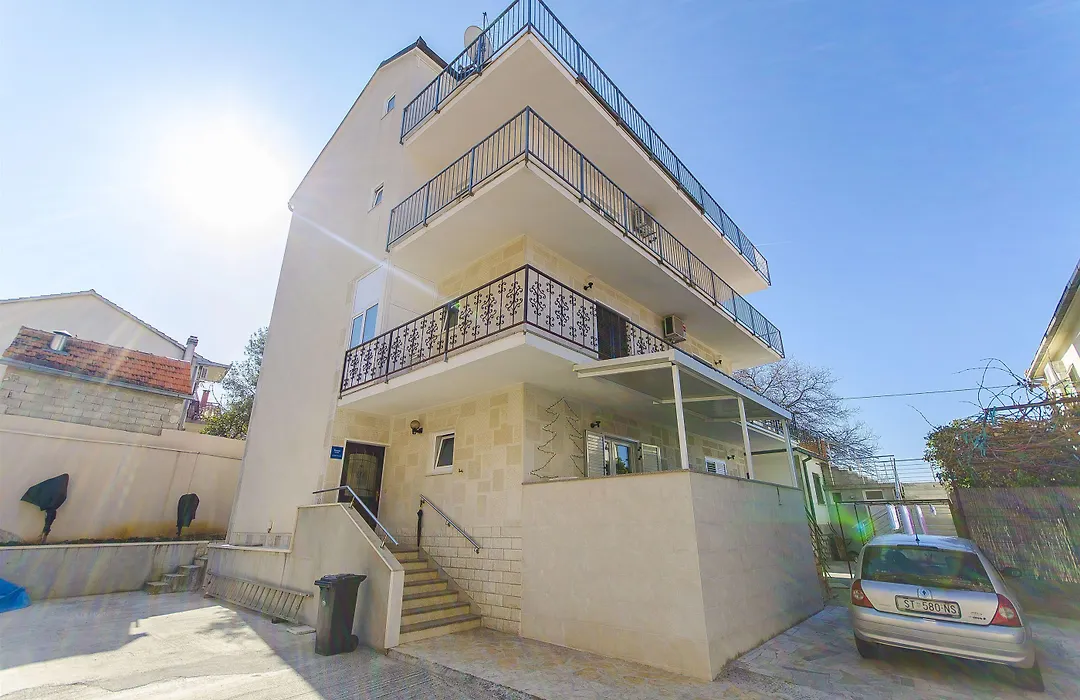 Apartments And Rooms Iva-1