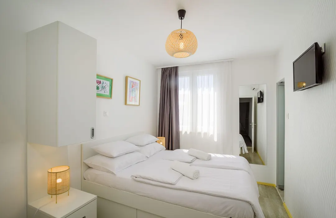 Vila White-1