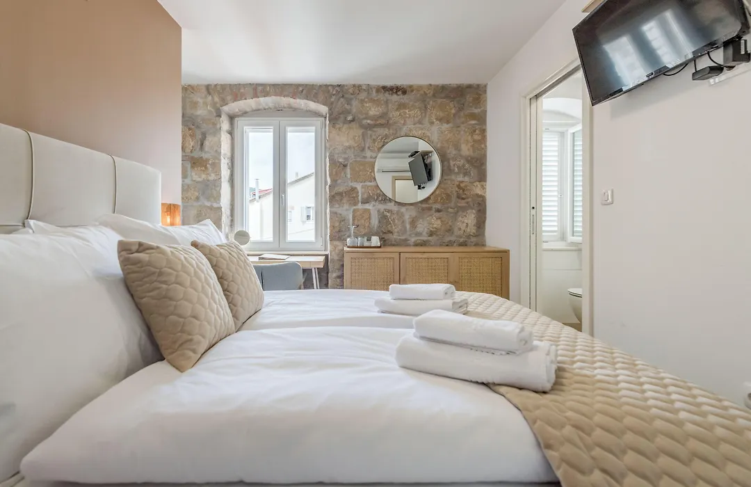 Inmotion Luxury Rooms-1