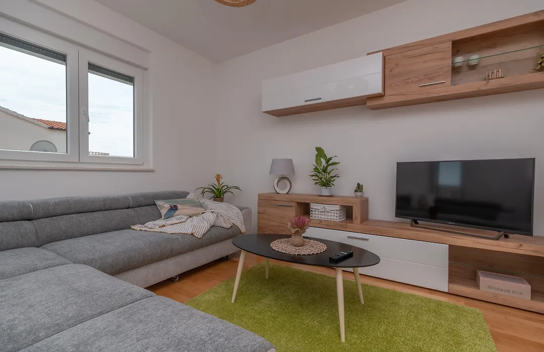 Modern Apt W Terrace 2 Min Walk To The Beach-1