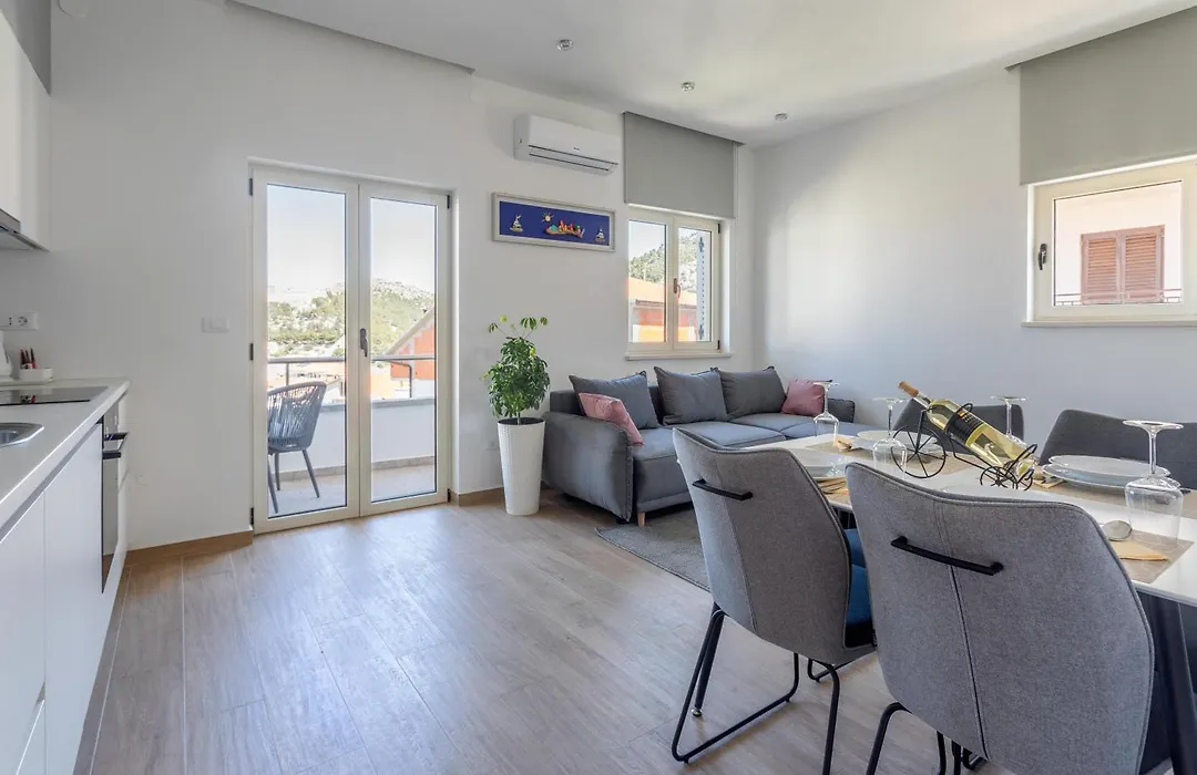 Apartments Jakic 1-1