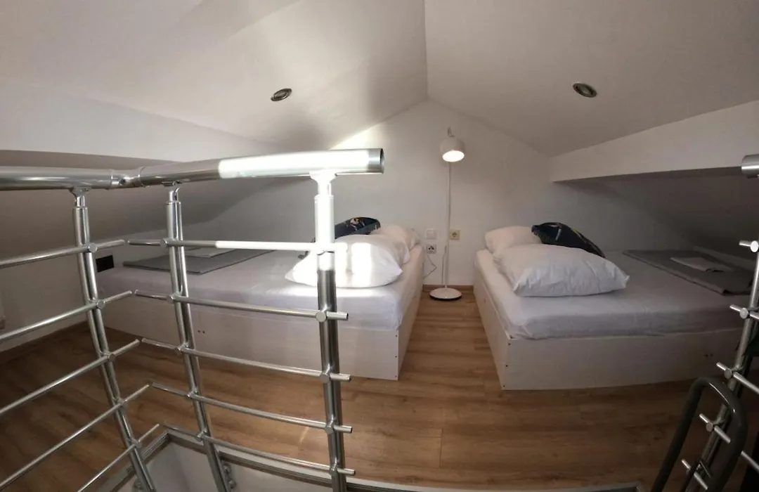 Top Location! Beach & Center Apt 4-1