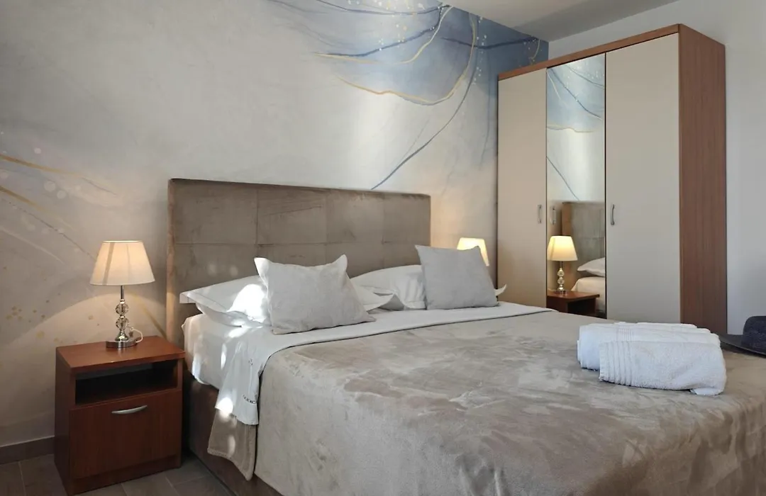 Apartments And Rooms With Parking Space Makarska - 6767-1