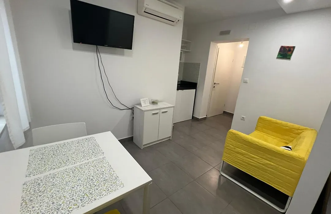 Issa Apartment-1