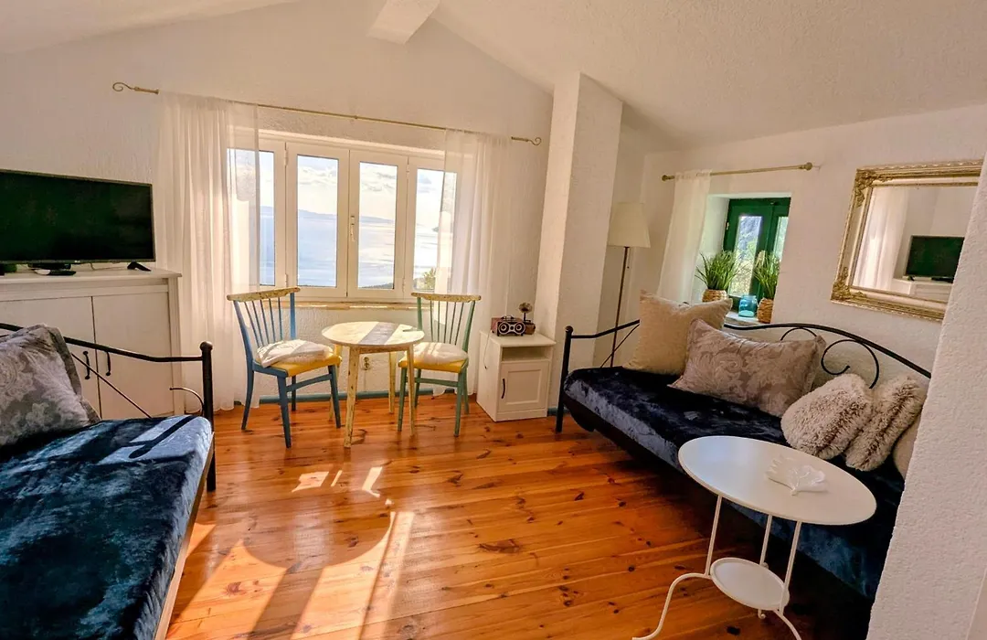Holiday Home Dalmatinska Kuca-1