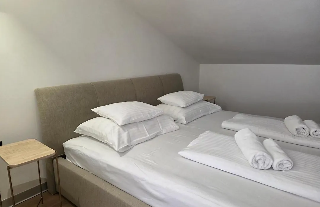 Smartstay Johnny-1