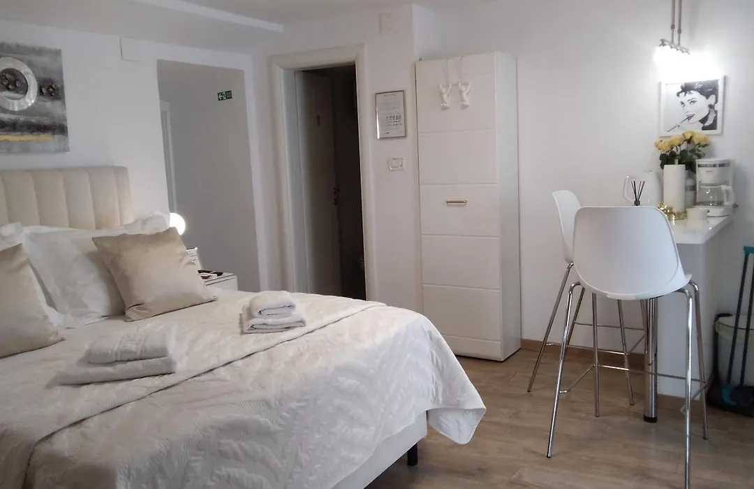 Private Apartments In Diocletians Palace-1