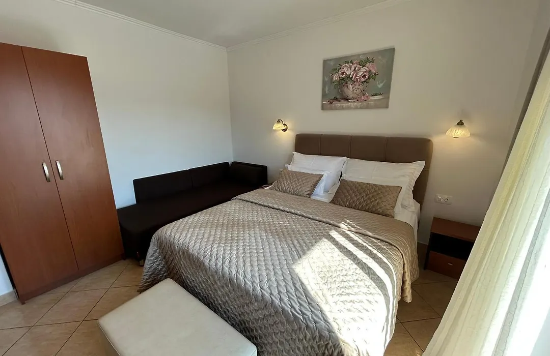 Hotel Vila Tina-1