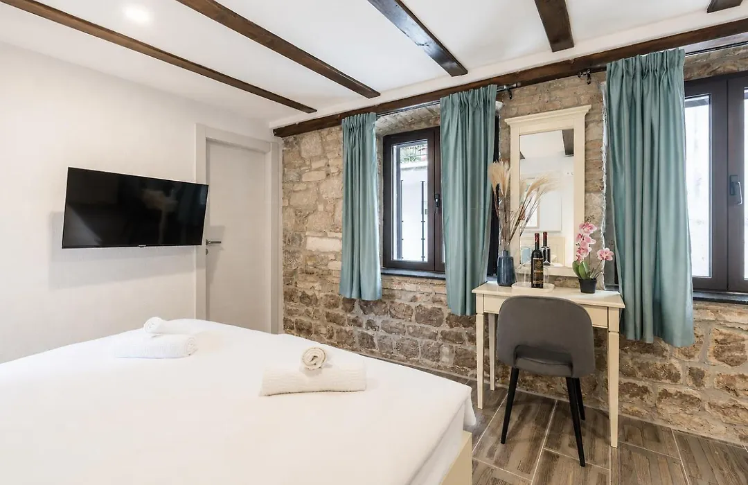 Split Old Town Rooms Matushko-1