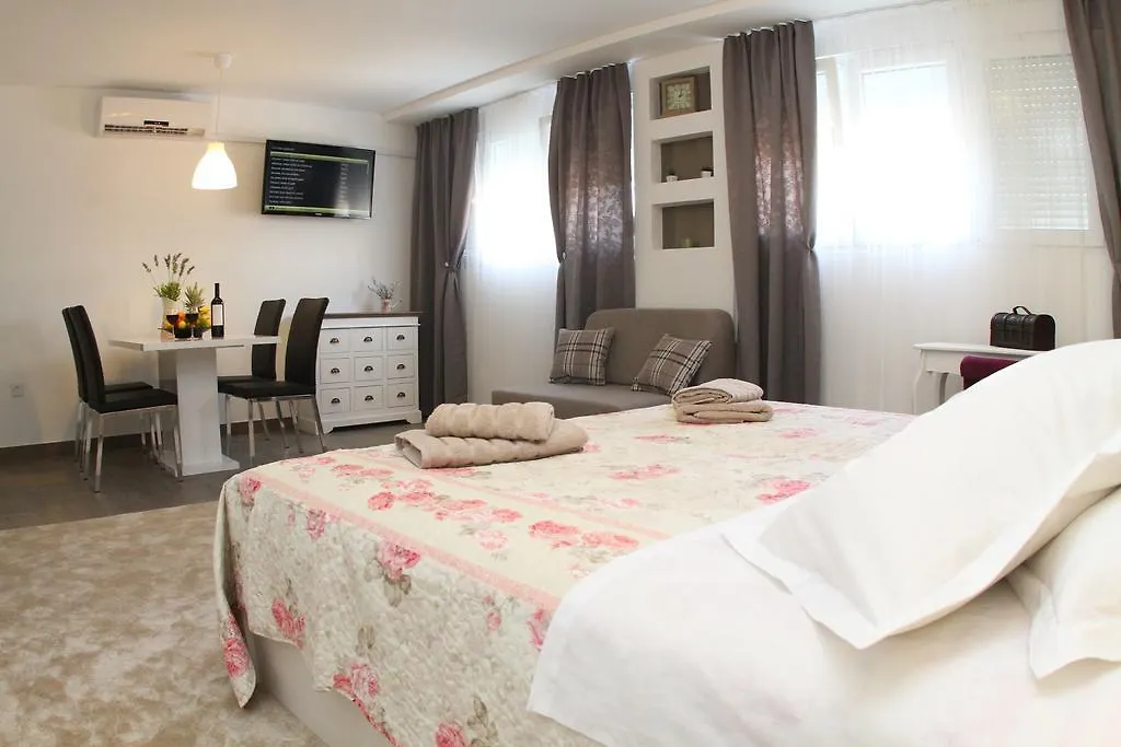 Studio Apartments Mirakul-1