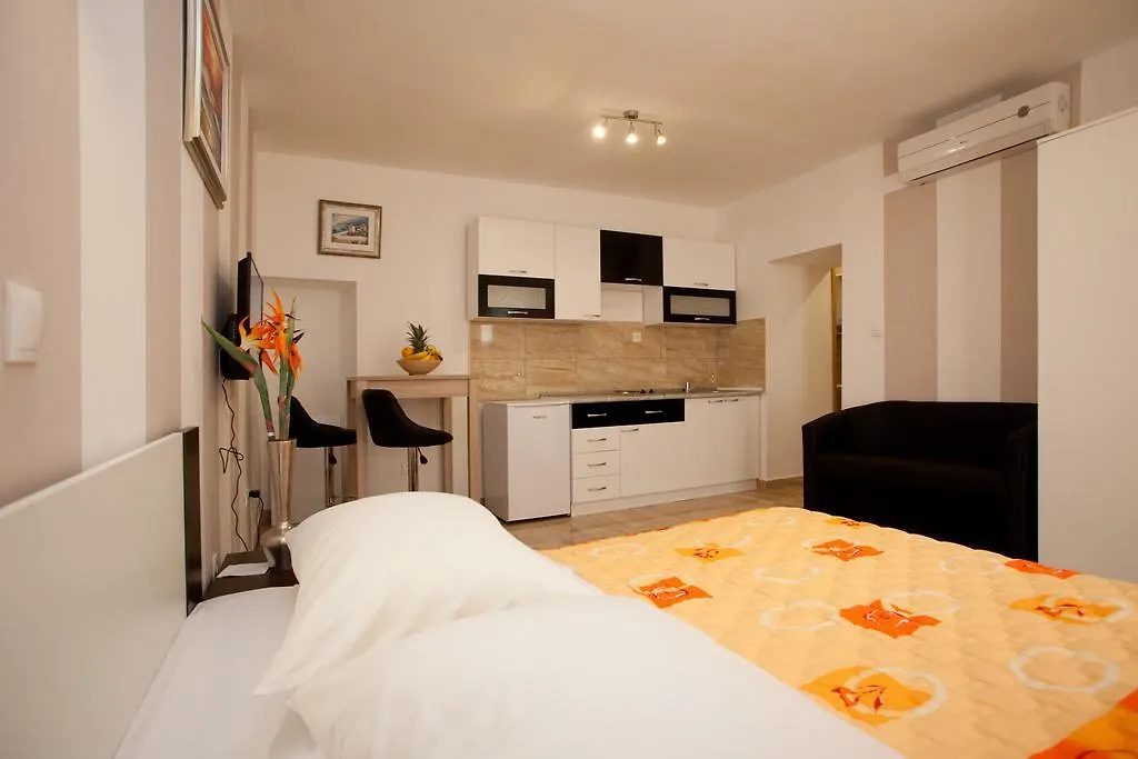 Central Luxury Rooms Izidor-1