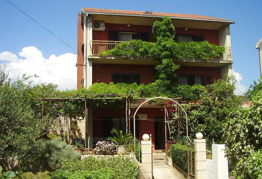 Apartments Srhoj-1