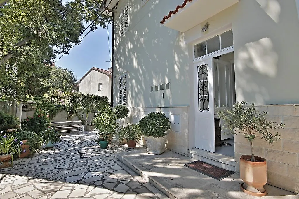 Villa Martinis-1